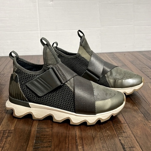 SOREL THE OG SNEAKERS Kinetic Green
Camo Scalloped soles size 7.5 - Picture 5 of 16